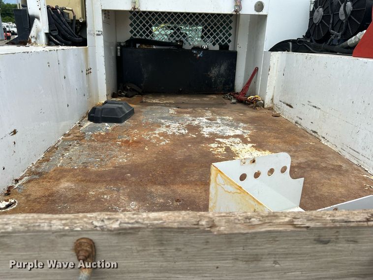 image for item KW9175 2011 Ford F550 Super Duty  Crew Cab utility / service truck