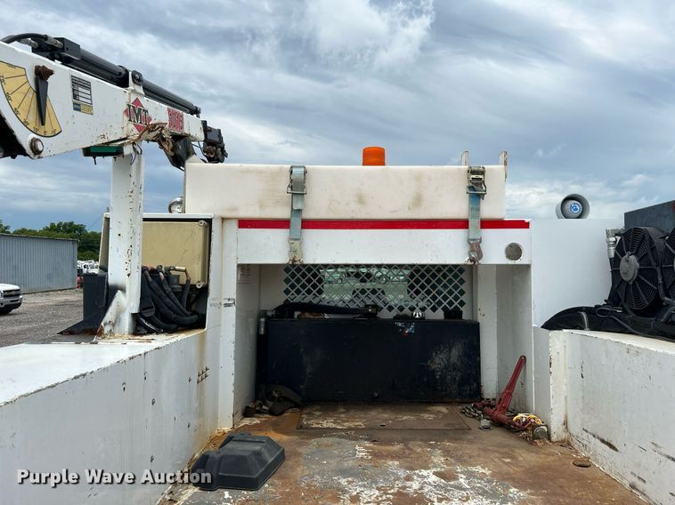 image for item KW9175 2011 Ford F550 Super Duty  Crew Cab utility / service truck