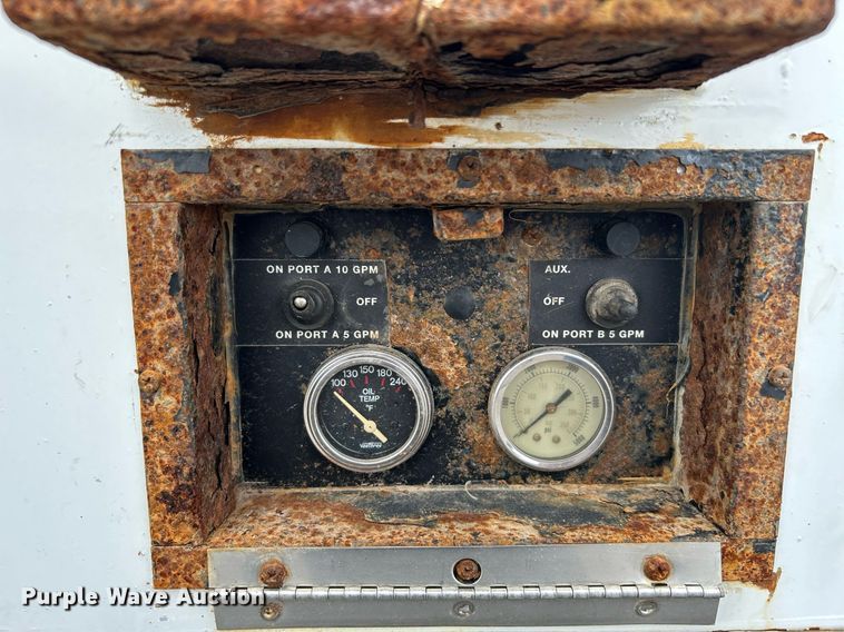 image for item KW9175 2011 Ford F550 Super Duty  Crew Cab utility / service truck