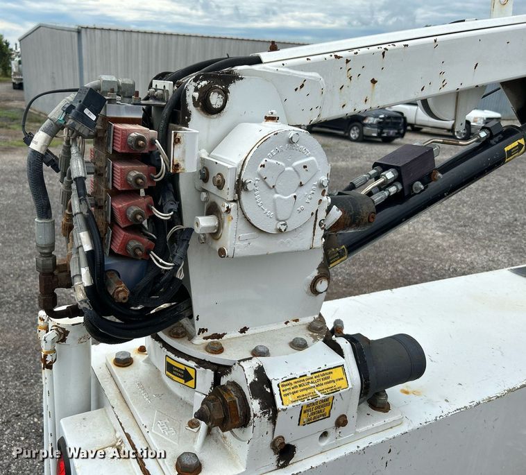 image for item KW9175 2011 Ford F550 Super Duty  Crew Cab utility / service truck