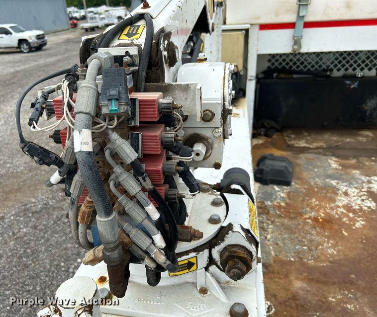 image for item KW9175 2011 Ford F550 Super Duty  Crew Cab utility / service truck