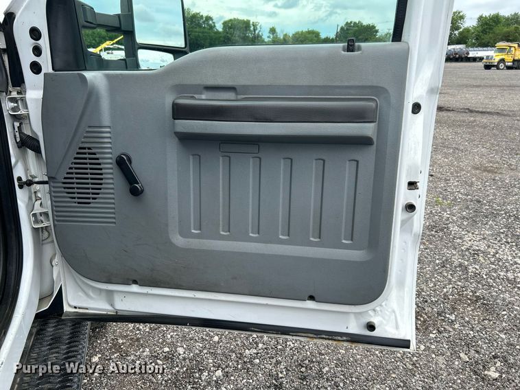 image for item KW9175 2011 Ford F550 Super Duty  Crew Cab utility / service truck