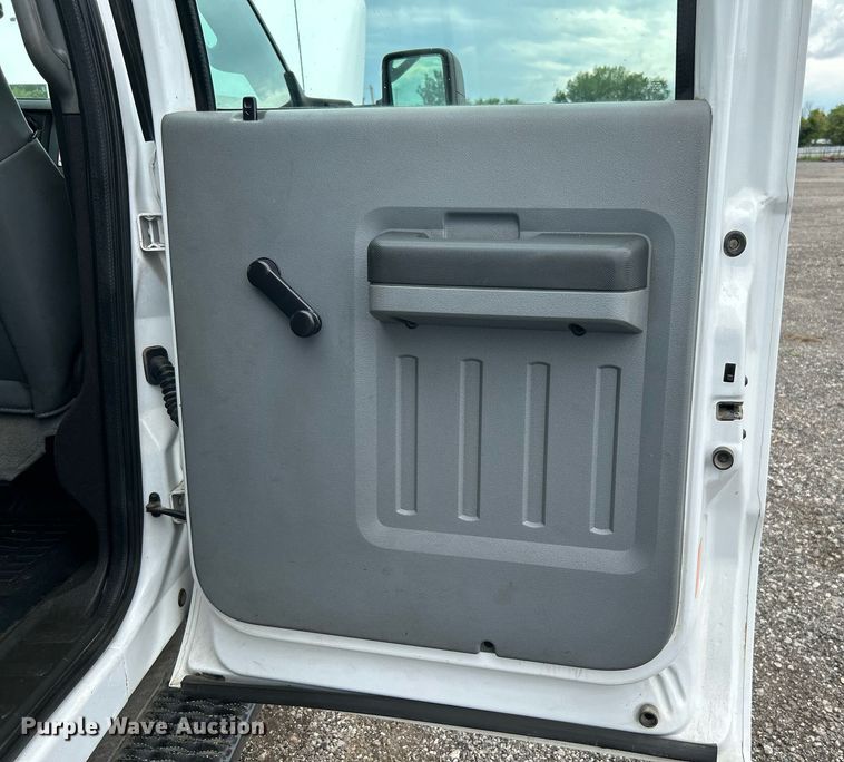 image for item KW9175 2011 Ford F550 Super Duty  Crew Cab utility / service truck