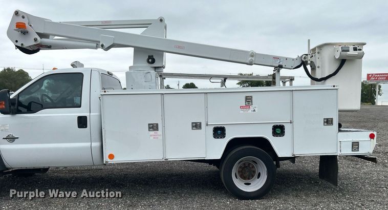 image for item KW9180 2011 Ford F550 Super Duty  bucket truck
