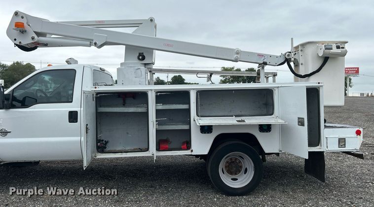image for item KW9180 2011 Ford F550 Super Duty  bucket truck