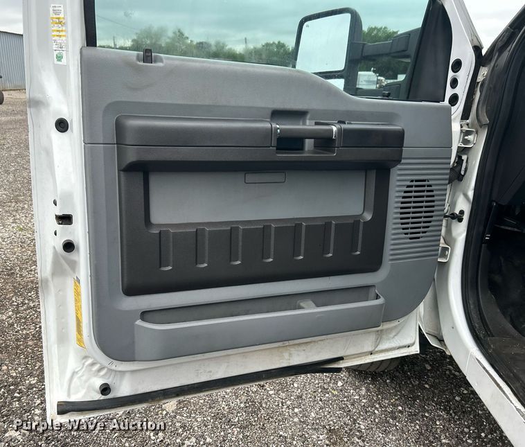 image for item KW9180 2011 Ford F550 Super Duty  bucket truck