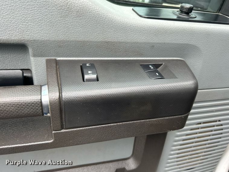 image for item KW9180 2011 Ford F550 Super Duty  bucket truck