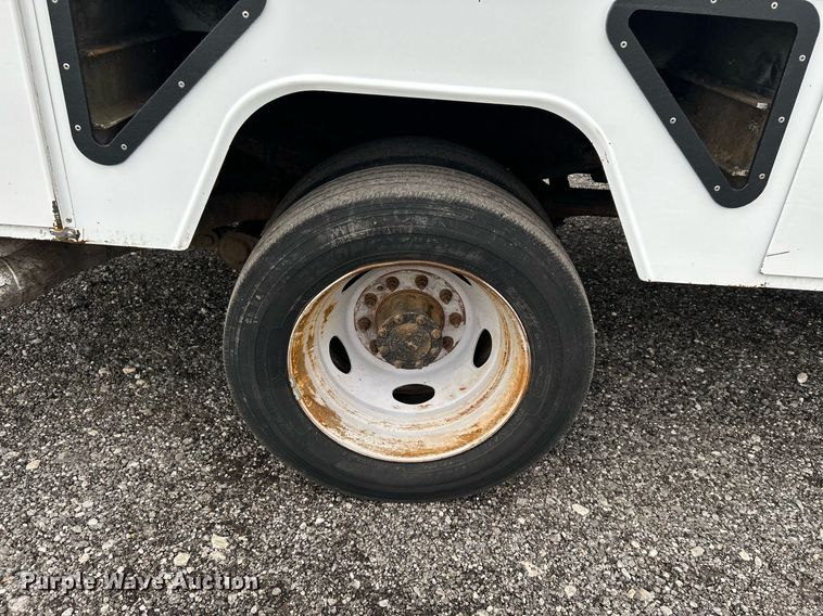 image for item KW9180 2011 Ford F550 Super Duty  bucket truck