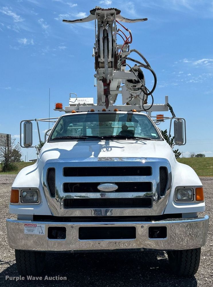 image for item KW9188 2007 Ford F750  digger derrick truck