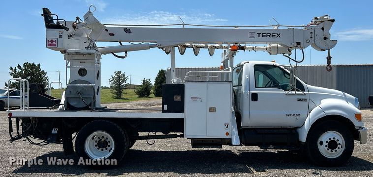 image for item KW9188 2007 Ford F750  digger derrick truck