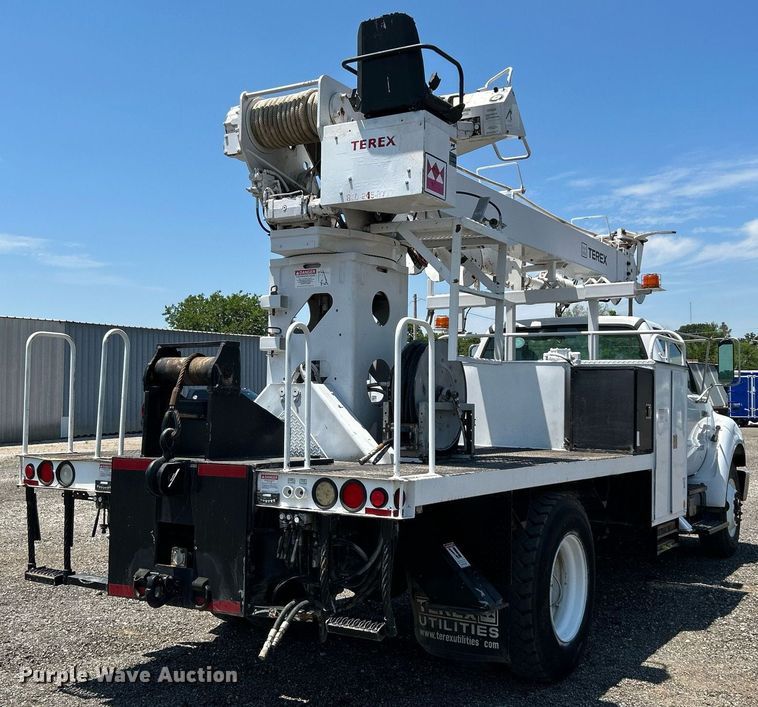 image for item KW9188 2007 Ford F750  digger derrick truck