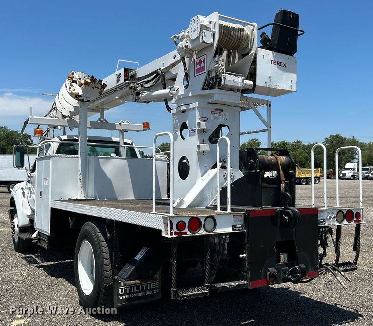 image for item KW9188 2007 Ford F750  digger derrick truck