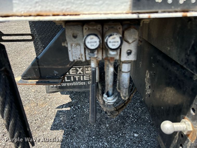 image for item KW9188 2007 Ford F750  digger derrick truck