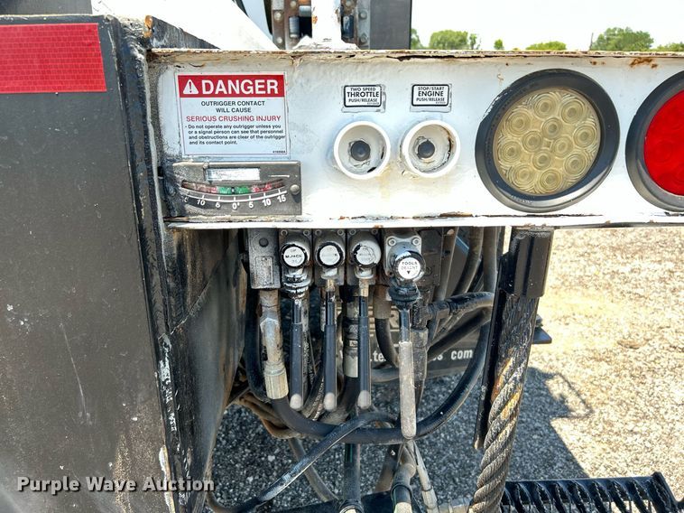 image for item KW9188 2007 Ford F750  digger derrick truck