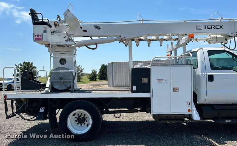 image for item KW9188 2007 Ford F750  digger derrick truck