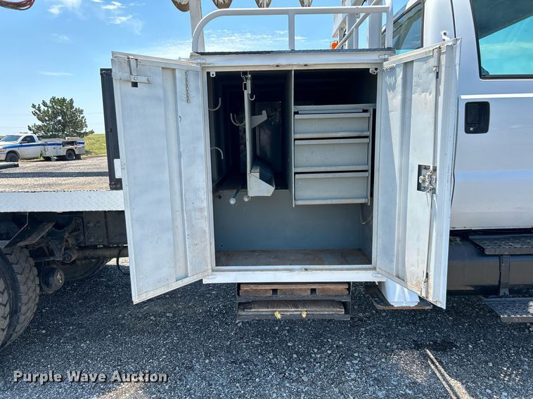 image for item KW9188 2007 Ford F750  digger derrick truck