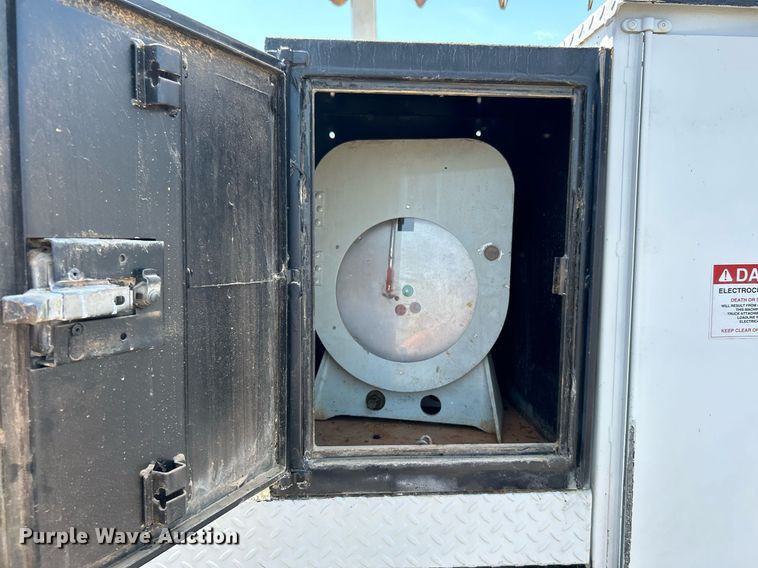 image for item KW9188 2007 Ford F750  digger derrick truck