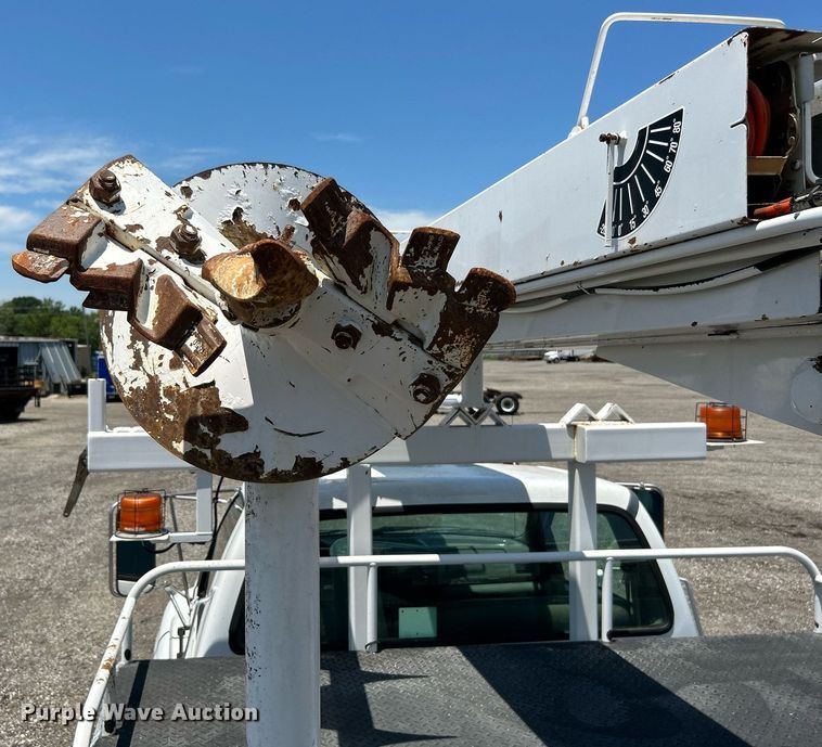 image for item KW9188 2007 Ford F750  digger derrick truck