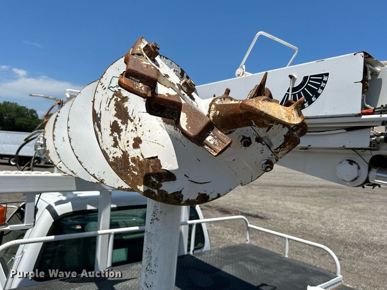 image for item KW9188 2007 Ford F750  digger derrick truck