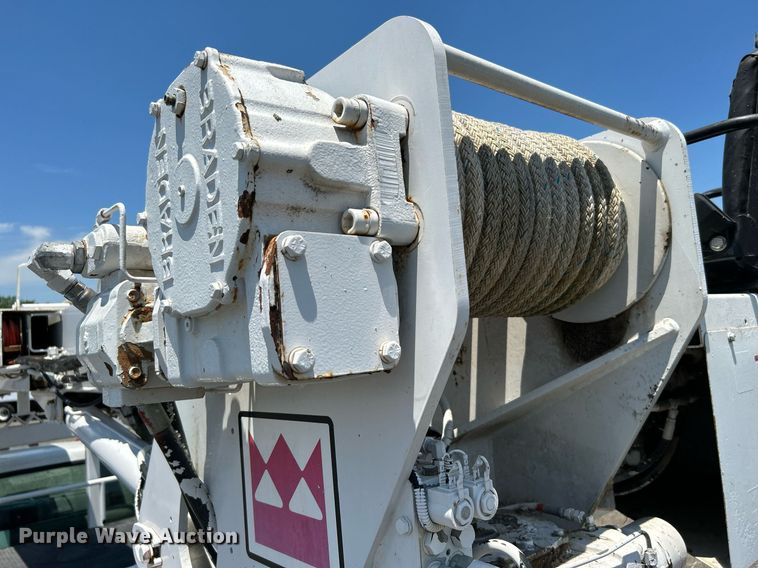 image for item KW9188 2007 Ford F750  digger derrick truck