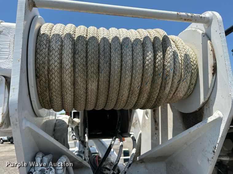 image for item KW9188 2007 Ford F750  digger derrick truck