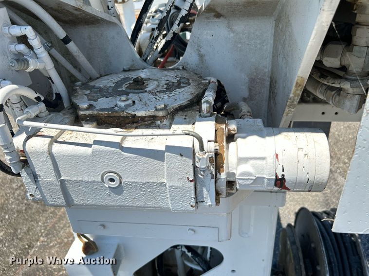 image for item KW9188 2007 Ford F750  digger derrick truck