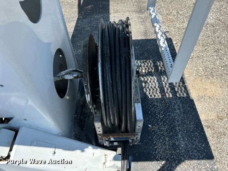 image for item KW9188 2007 Ford F750  digger derrick truck