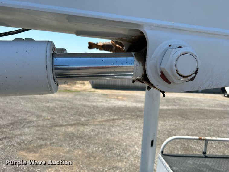 image for item KW9188 2007 Ford F750  digger derrick truck