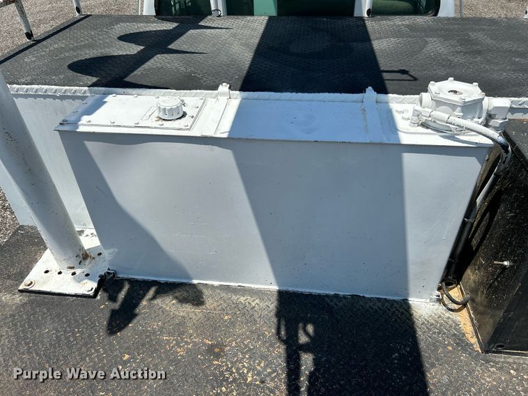 image for item KW9188 2007 Ford F750  digger derrick truck