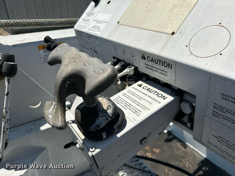 image for item KW9188 2007 Ford F750  digger derrick truck