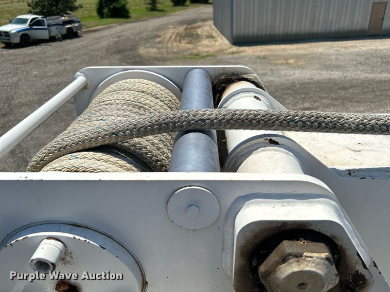 image for item KW9188 2007 Ford F750  digger derrick truck