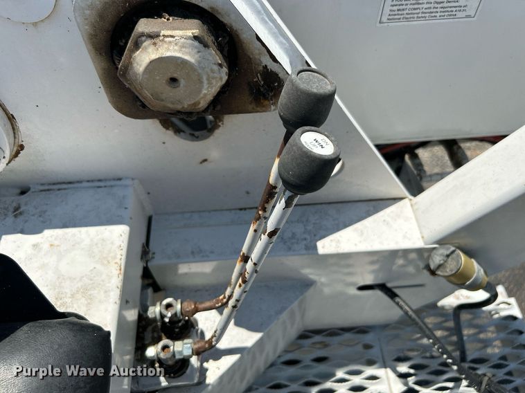 image for item KW9188 2007 Ford F750  digger derrick truck