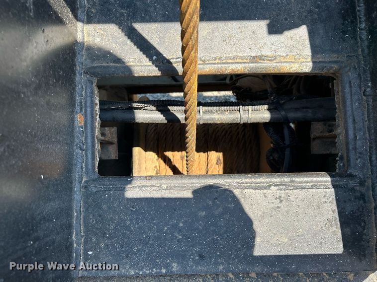 image for item KW9188 2007 Ford F750  digger derrick truck