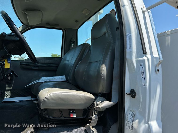 image for item KW9188 2007 Ford F750  digger derrick truck