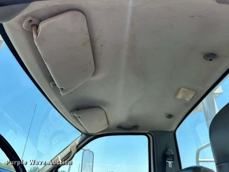 image for item KW9188 2007 Ford F750  digger derrick truck