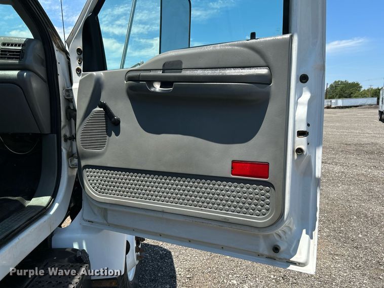 image for item KW9188 2007 Ford F750  digger derrick truck