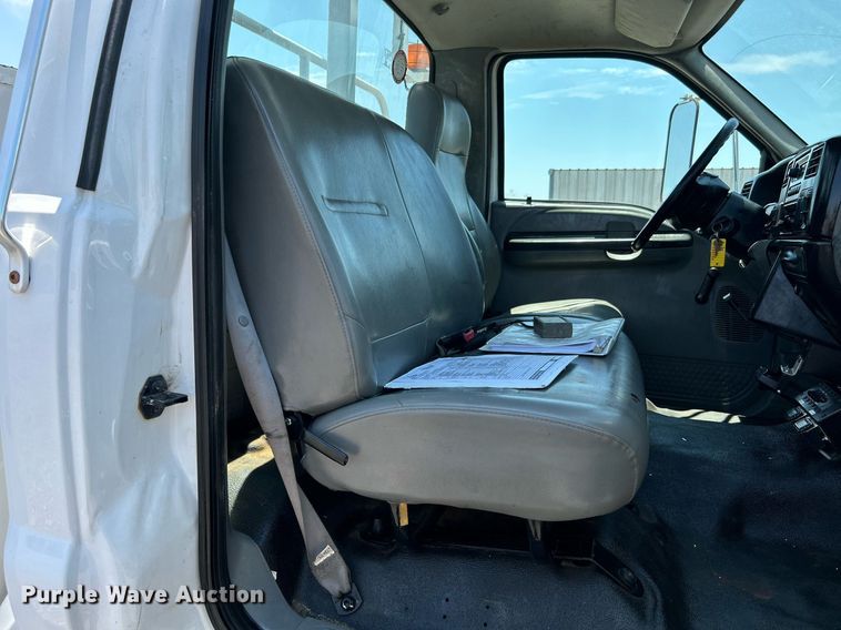 image for item KW9188 2007 Ford F750  digger derrick truck