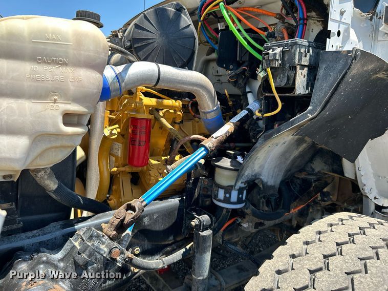 image for item KW9188 2007 Ford F750  digger derrick truck