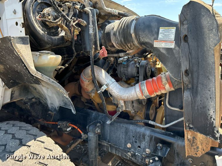 image for item KW9188 2007 Ford F750  digger derrick truck