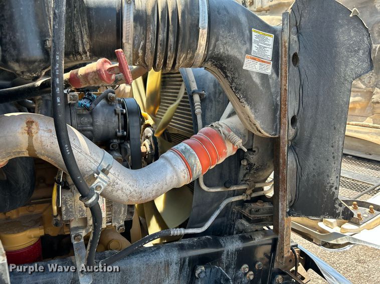 image for item KW9188 2007 Ford F750  digger derrick truck