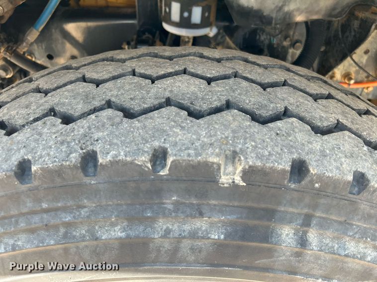 image for item KW9188 2007 Ford F750  digger derrick truck