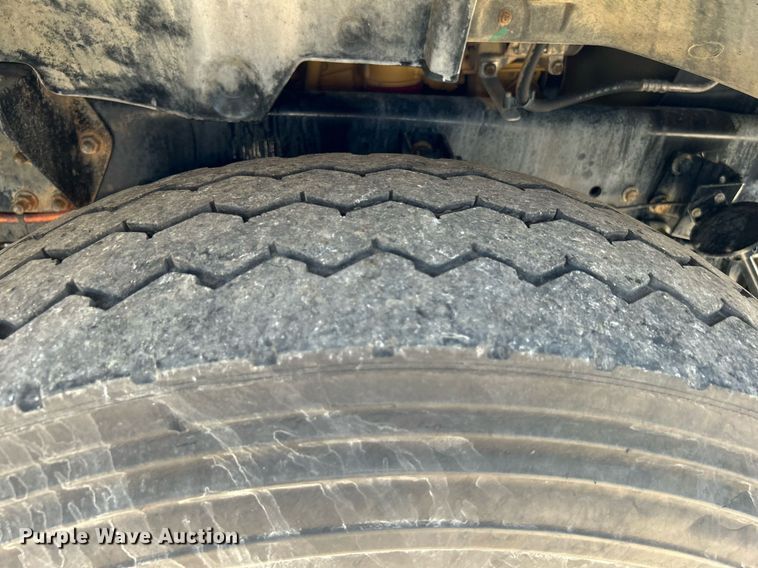 image for item KW9188 2007 Ford F750  digger derrick truck