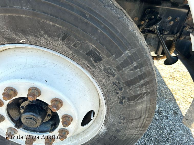 image for item KW9188 2007 Ford F750  digger derrick truck