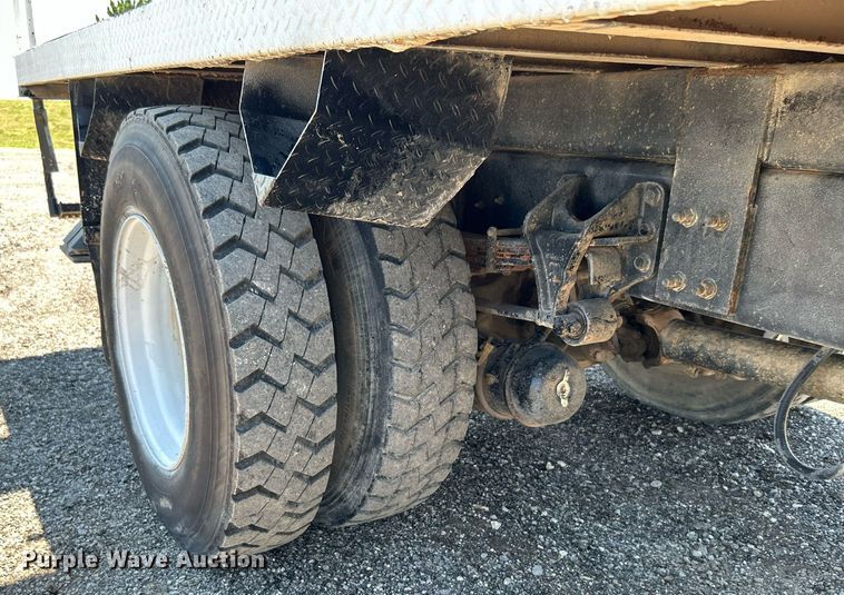 image for item KW9188 2007 Ford F750  digger derrick truck