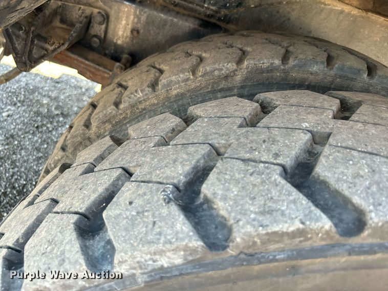 image for item KW9188 2007 Ford F750  digger derrick truck