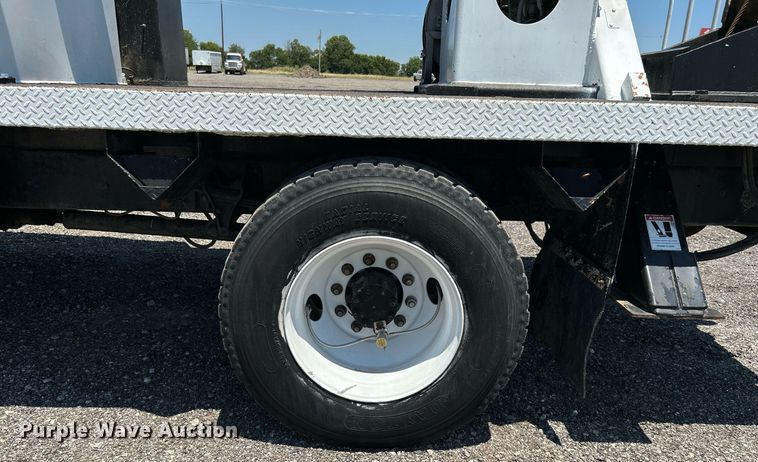 image for item KW9188 2007 Ford F750  digger derrick truck