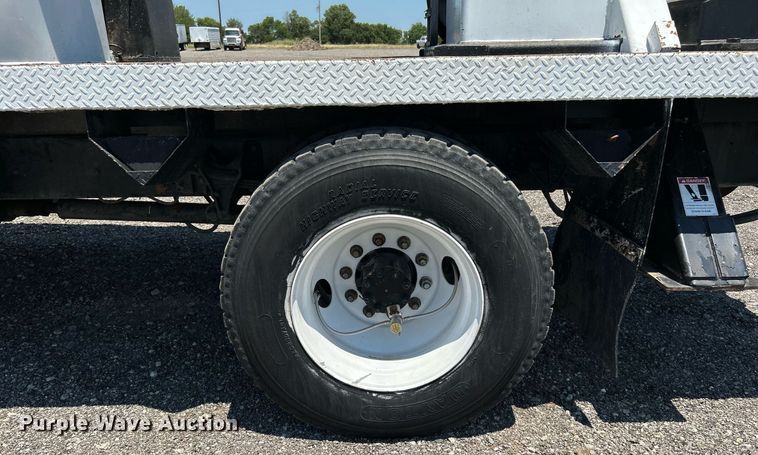 image for item KW9188 2007 Ford F750  digger derrick truck