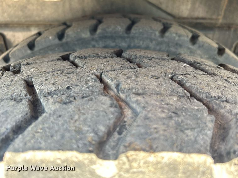 image for item KW9188 2007 Ford F750  digger derrick truck