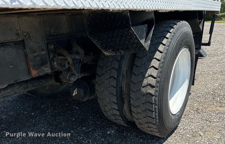 image for item KW9188 2007 Ford F750  digger derrick truck