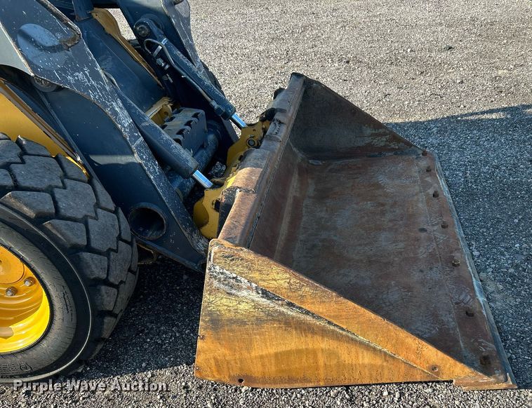 image for item KW9193 2012 John Deere 320D  skid steer loader